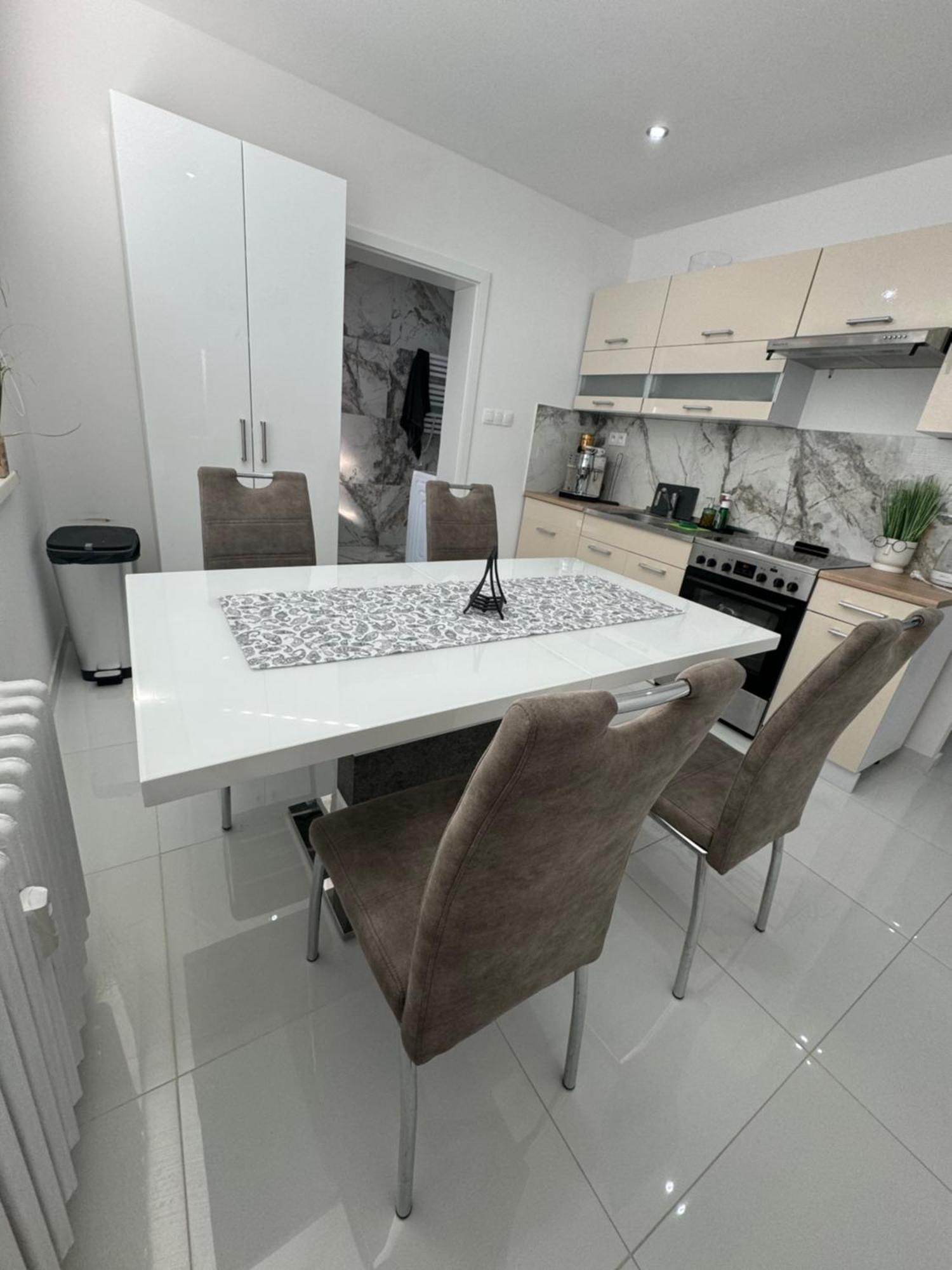 Peti Apartman Centrum Галанта Экстерьер фото